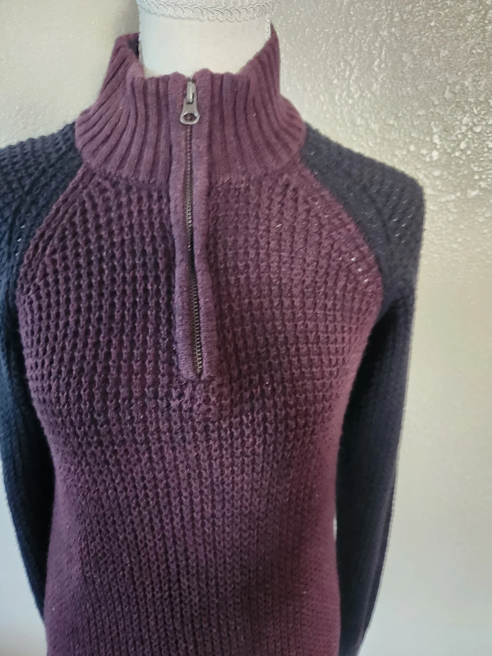 Aeropostale Men's Half-Zip Sweater in Plum and Black